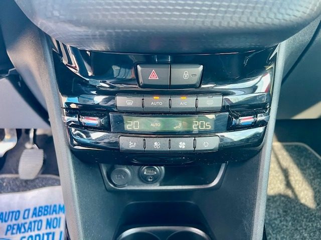 PEUGEOT 2008 usata, con Sensori di parcheggio posteriori