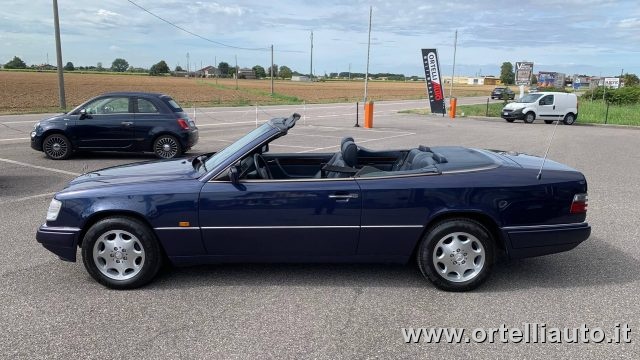 MERCEDES-BENZ E 200 usata 32