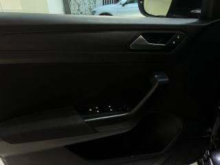 VOLKSWAGEN T-Roc usata, con Volante in pelle