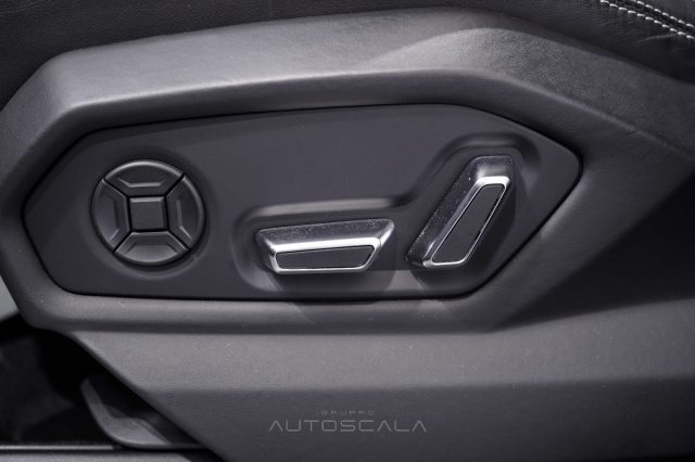 LAMBORGHINI Urus usata, con Touch screen
