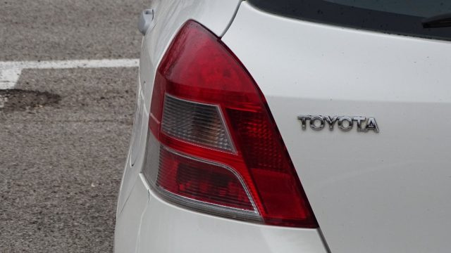 TOYOTA Yaris usata 24