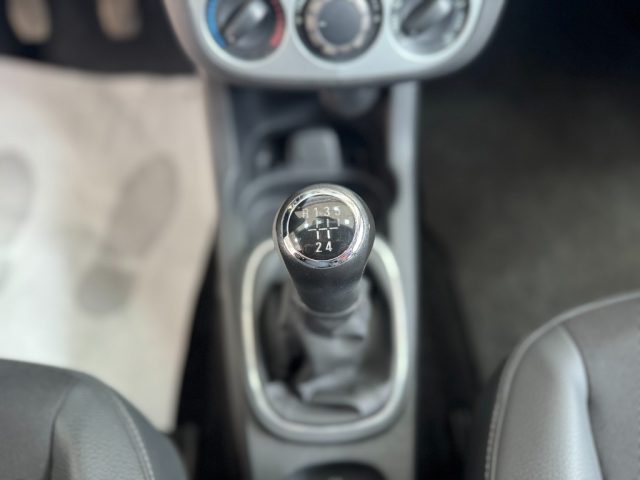OPEL Corsa usata, con MP3