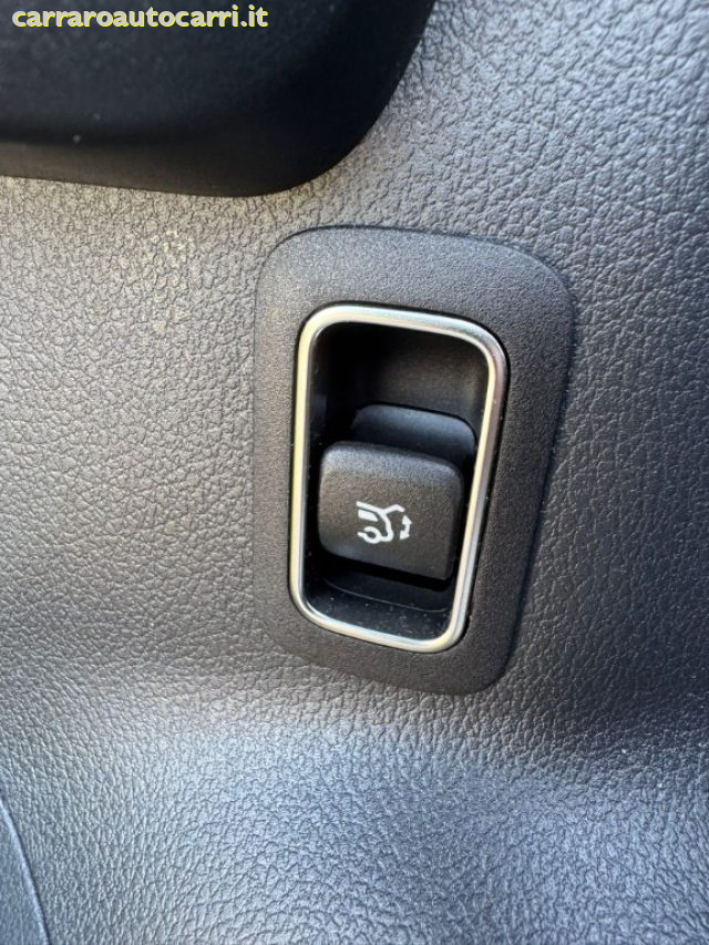 MERCEDES-BENZ GLA 200 usata, con Luci diurne LED