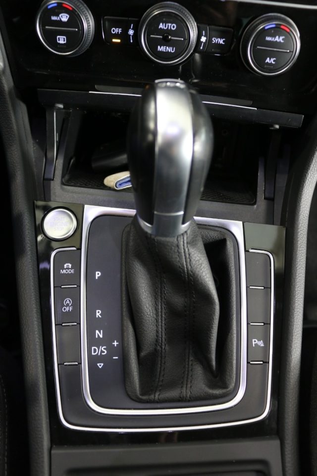 VOLKSWAGEN Golf Variant usata 23