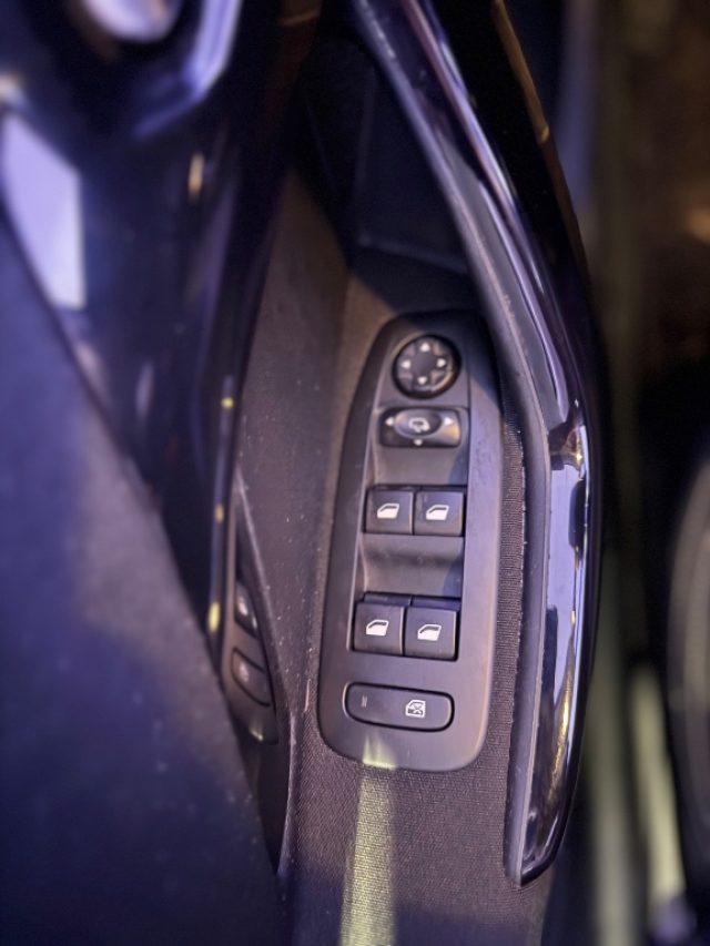 PEUGEOT 208 usata 17