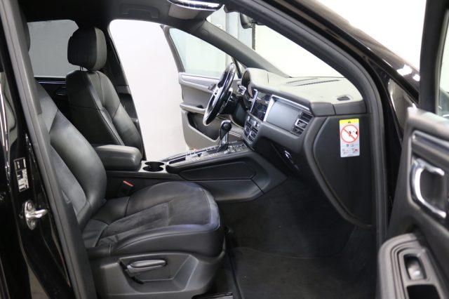 PORSCHE Macan usata, con Park Distance Control