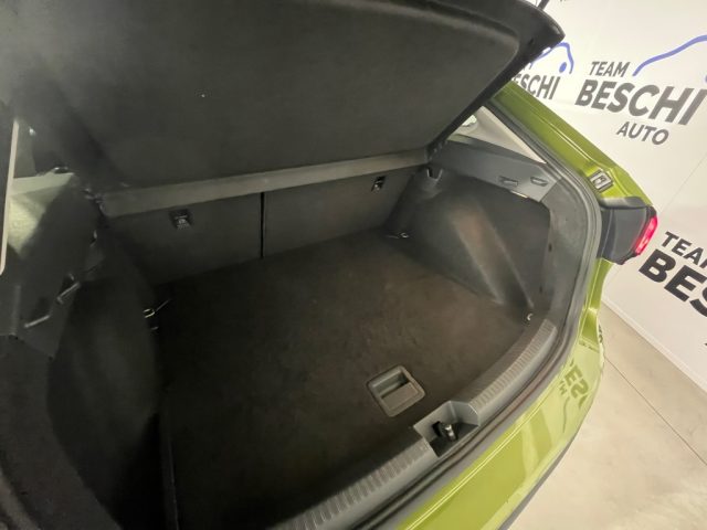 VOLKSWAGEN Taigo usata, con USB