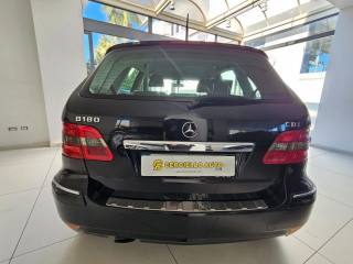 MERCEDES-BENZ B 180 usata, con Alzacristalli elettrici