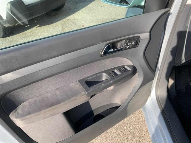 VOLKSWAGEN Touran usata, con Servosterzo