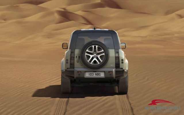 LAND ROVER Defender usata 2