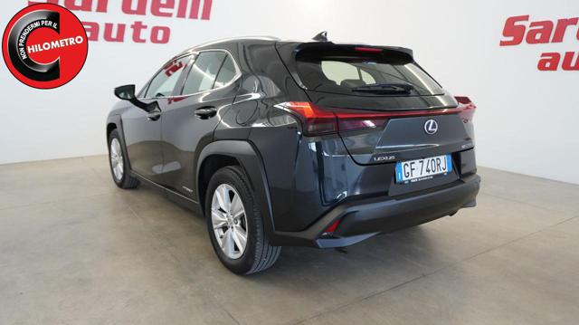 LEXUS UX 250h usata, con Autoradio