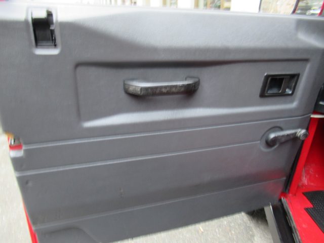 LAND ROVER Defender usata 21