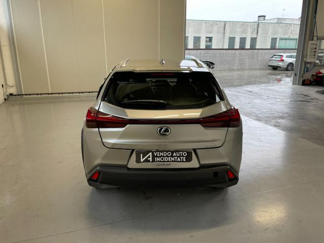 LEXUS UX 250h usata, con Autoradio