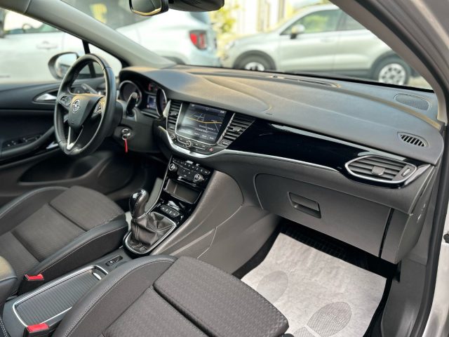 OPEL Astra usata, con Touch screen