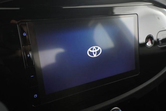 TOYOTA Aygo X usata 12