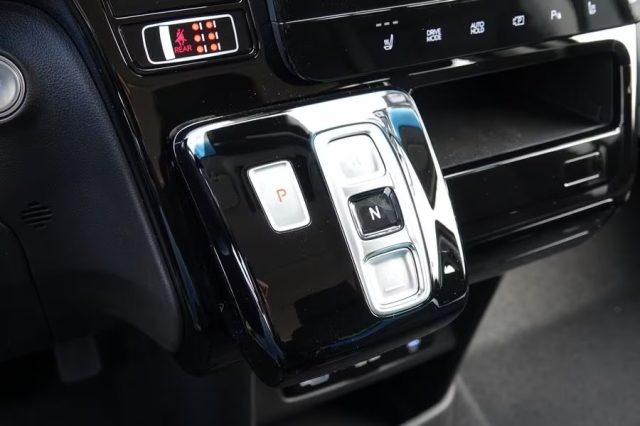 HYUNDAI Staria usata, con Park Distance Control