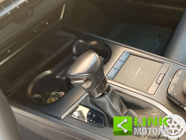 LEXUS UX 250h usata, con Autoradio digitale