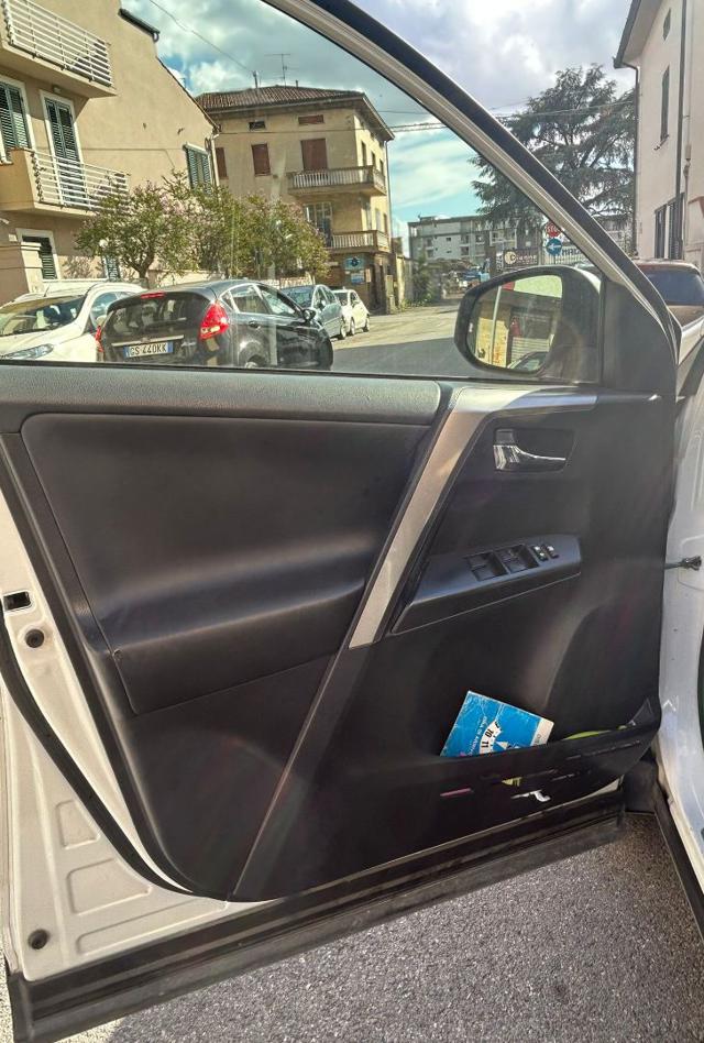 TOYOTA RAV 4 usata, con Sistema di navigazione