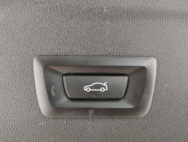 BMW iX usata, con Isofix