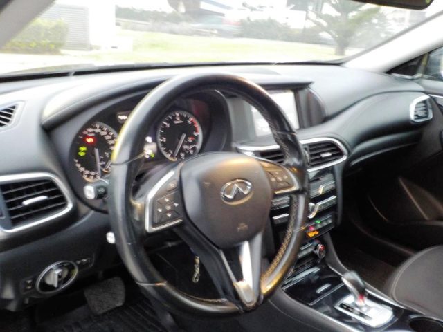 INFINITI Q30 usata, con Hill holder