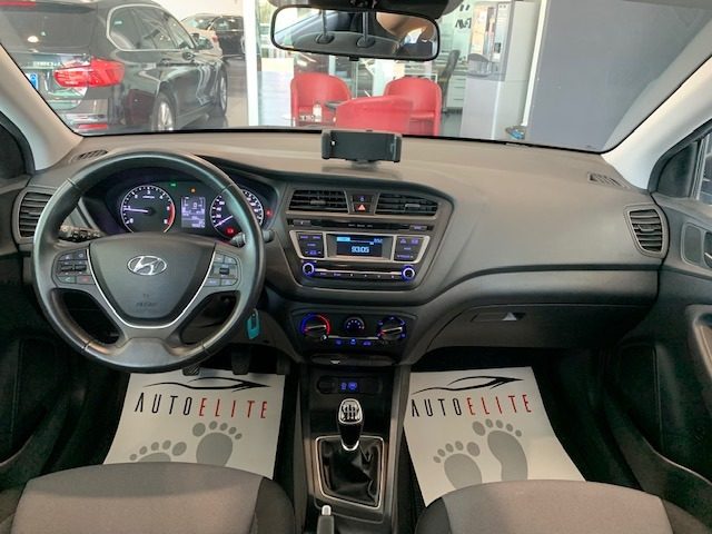 HYUNDAI i20 usata 8
