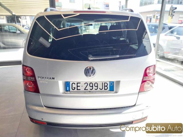VOLKSWAGEN Touran usata, con Autoradio