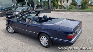 MERCEDES-BENZ E 200 usata 35