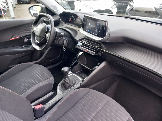 PEUGEOT 2008 usata, con Sensori di parcheggio posteriori