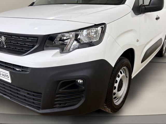 PEUGEOT Partner usata, con Sensori di parcheggio posteriori