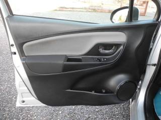 TOYOTA Yaris usata 43