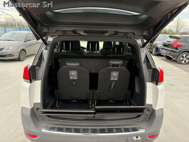 PEUGEOT 5008 usata, con Sedili riscaldati