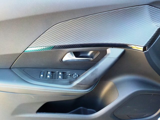 PEUGEOT 2008 usata, con Autoradio