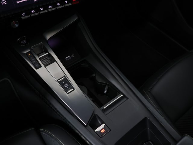 PEUGEOT 308 usata, con Sedile posteriore sdoppiato