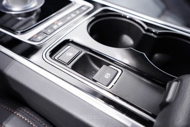JAGUAR XE usata, con Sensori di parcheggio posteriori