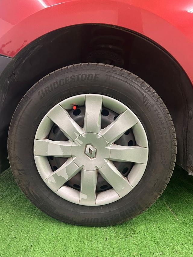 RENAULT Kangoo usata 17