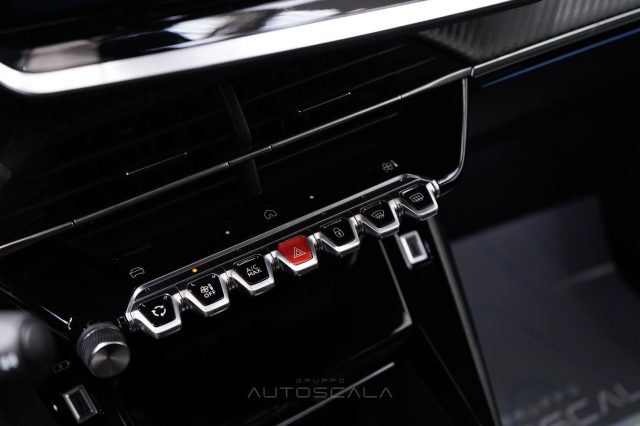 PEUGEOT 2008 usata, con Sensori di parcheggio posteriori