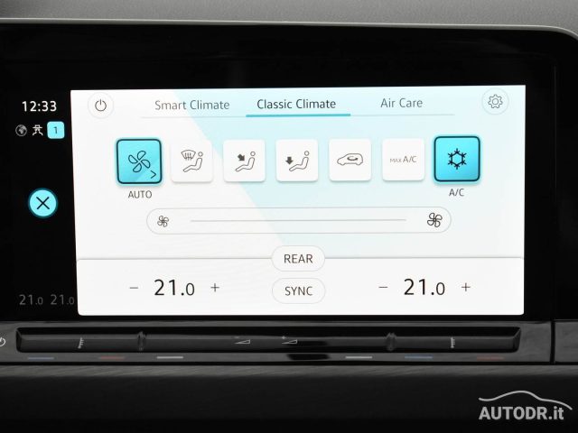 VOLKSWAGEN Golf usata, con Hill holder