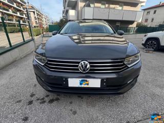 VOLKSWAGEN Passat usata, con Airbag