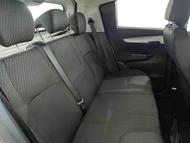 MAHINDRA KUV100 usata, con Fendinebbia