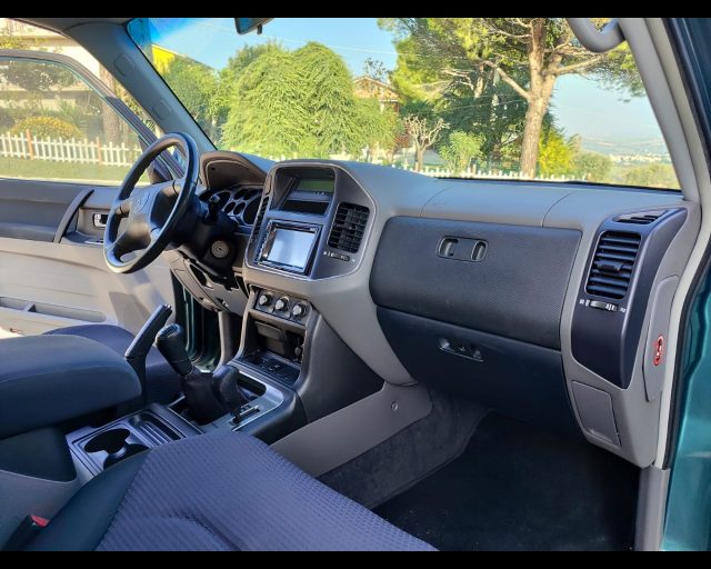 MITSUBISHI Pajero usata, con Sedile posteriore sdoppiato