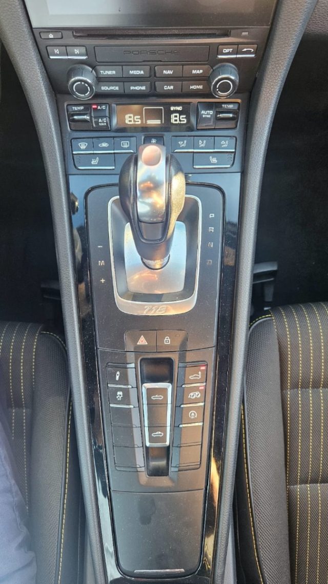 PORSCHE 718 Spyder usata, con Airbag testa