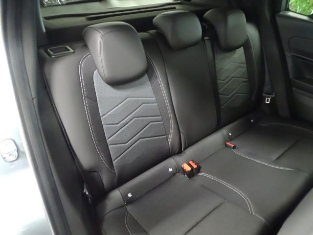 JEEP Avenger usata, con USB