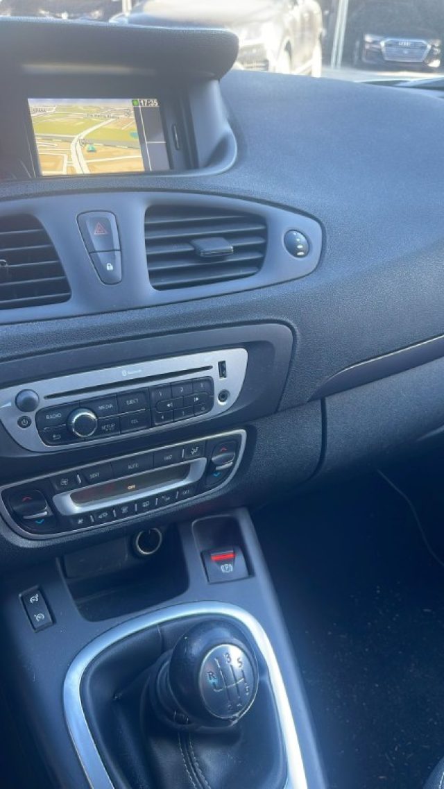 RENAULT Scenic usata, con Sensori di parcheggio posteriori