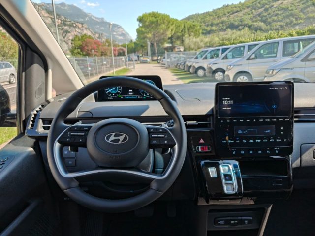HYUNDAI Staria usata, con Fari LED