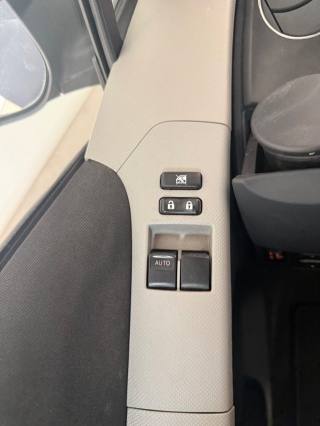 TOYOTA Yaris usata 14
