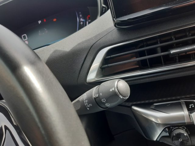 PEUGEOT 3008 usata, con Volante in pelle