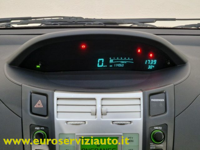 TOYOTA Yaris usata 16