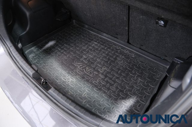 TOYOTA Yaris usata 52