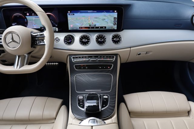 MERCEDES-BENZ E 220 usata, con Fari LED