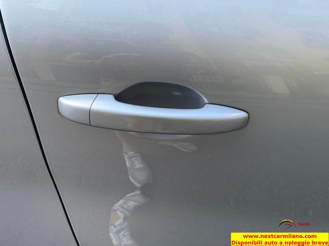 RENAULT Captur usata, con Specchietto retrovisore con funzione antiabbagliamento
